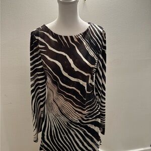 Mango Zebra Print Dress with Flared sleeves NWT
Size M